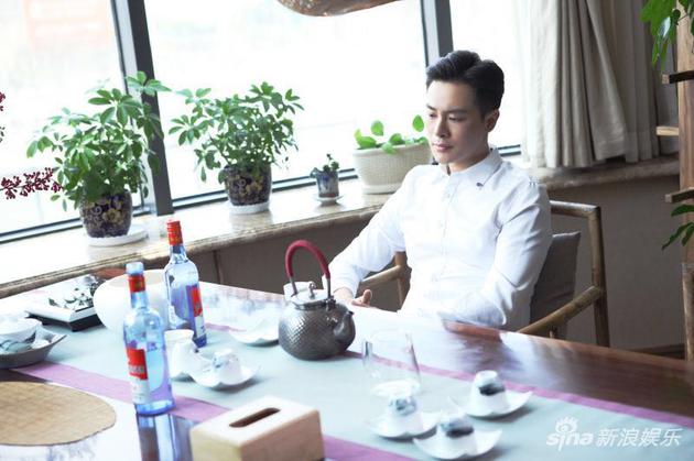 近日,由万思维,佘诗曼[微博]等主演的军旅题材电视剧《砺剑》在新疆