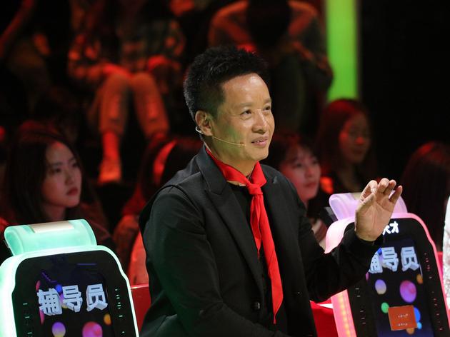 阎维文现身《歌声的翅膀》录制现场4