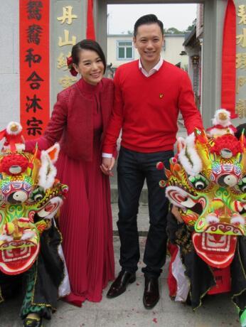 胡杏儿与老公(资料图)