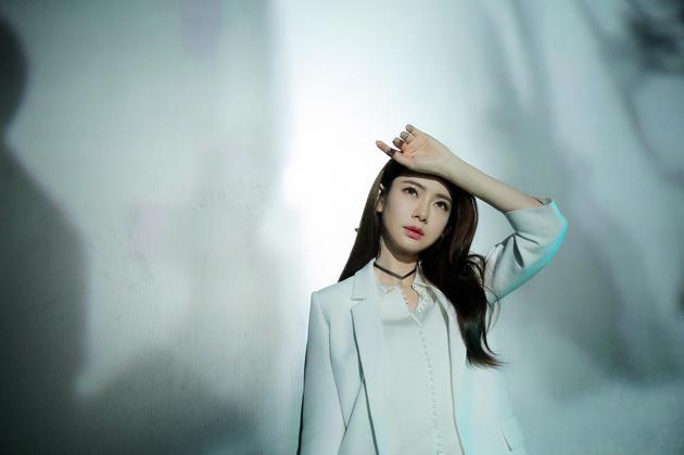 戚薇《有个人》MV曝光