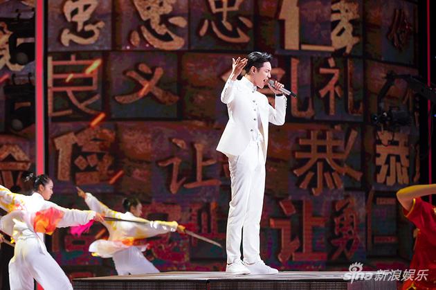 张艺兴现场演唱精忠报国