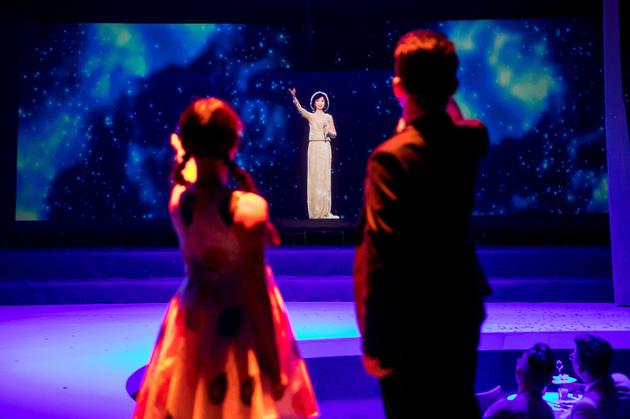 邓丽君“复活”演唱