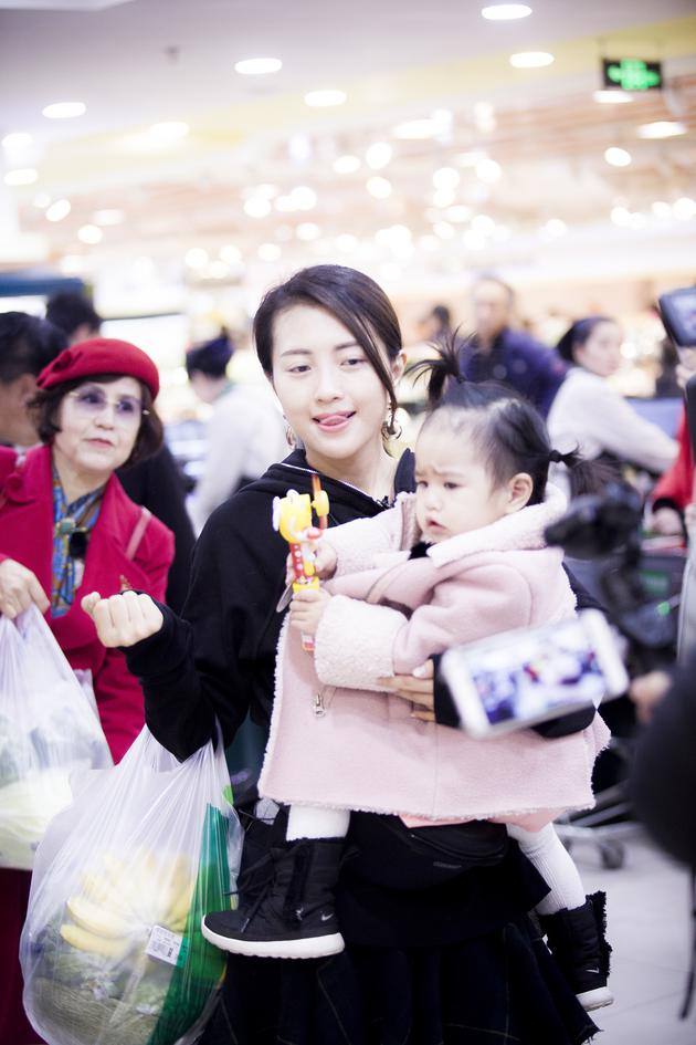 包文婧和婆婆、饺子