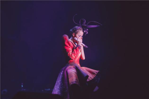 李玟一度哽咽落泪