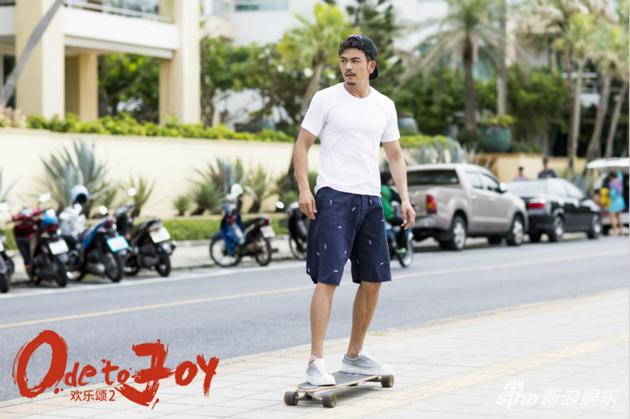 杨烁 饰 包奕凡