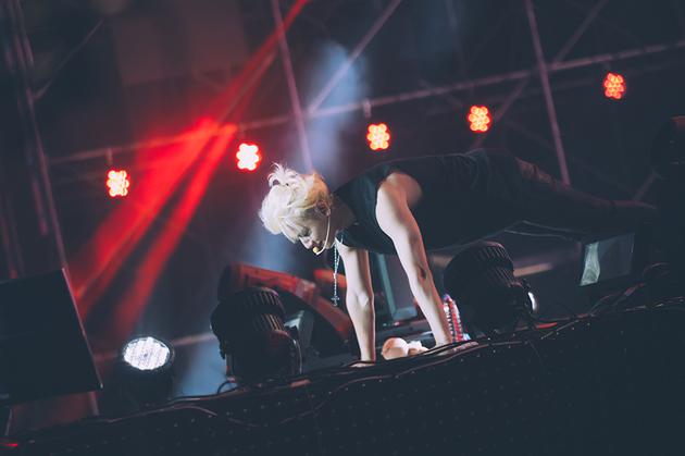 黄子韬做俯卧撑