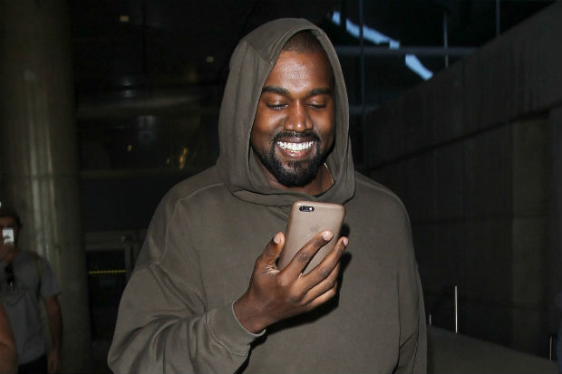 侃爷无预警删除社交账号网友用报道当专辑封面