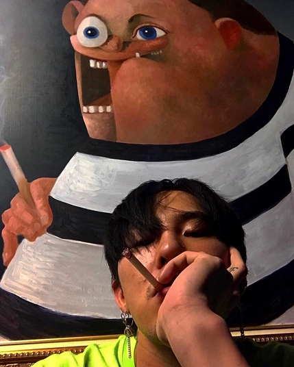 权志龙宣布戒烟4个月后晒出这张自拍被喷了图