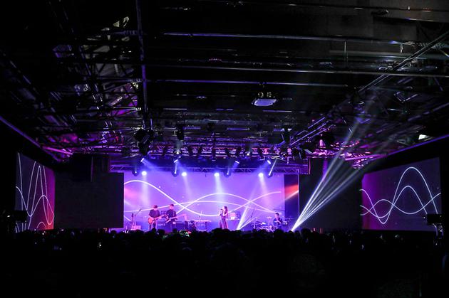 法兰黛演唱会演出照