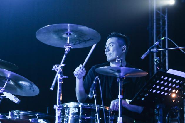 鼓手孟諺演出照