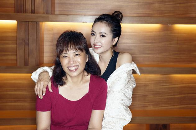 蔡依林(右)让妈妈决定歌曲最后版本