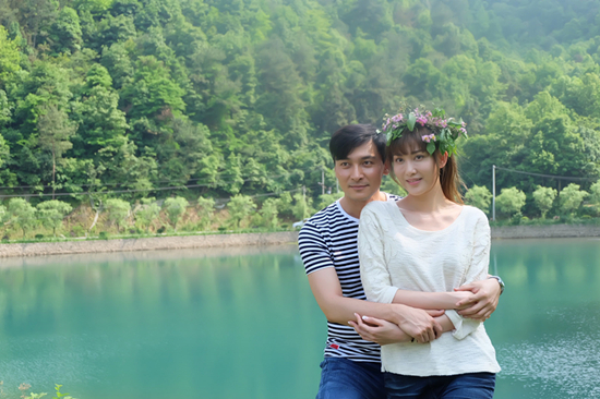 贺刚主演《故乡的爱》 四度结缘"迎娶"李彩桦