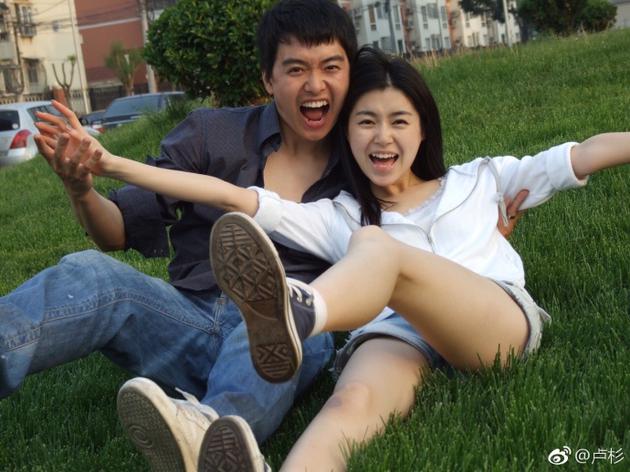 郑爽同窗晒多张与男同学合影 实力辟谣初恋事件