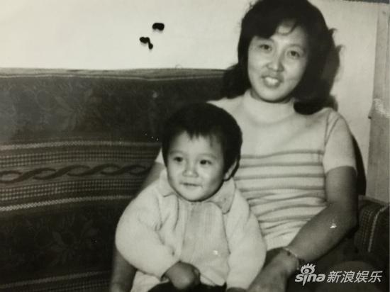 张丹峰微博曝儿时大尺度写真