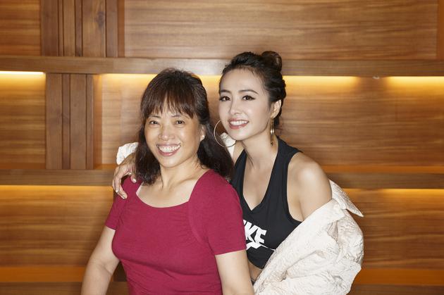 蔡依林与妈妈亲密合影