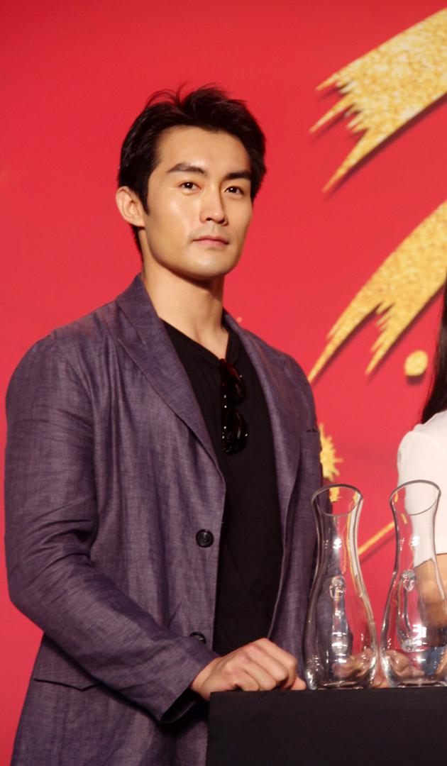 南伏龙《抢红》演反派 黎明遭吐槽