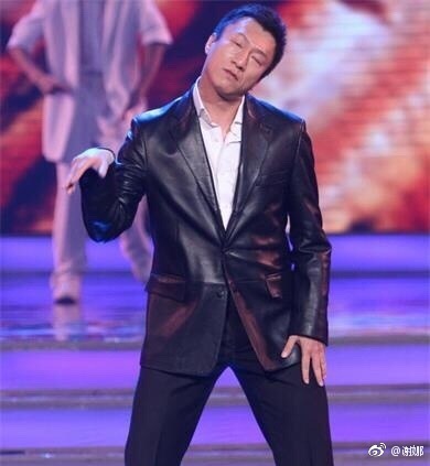 谢娜“报复”孙红雷 晒昔日旧照香艳无比 