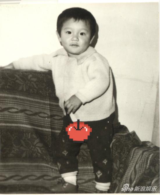 张丹峰微博曝儿时大尺度写真