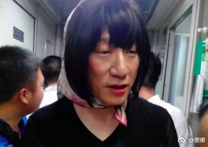 谢娜“报复”孙红雷 晒昔日旧照香艳无比 