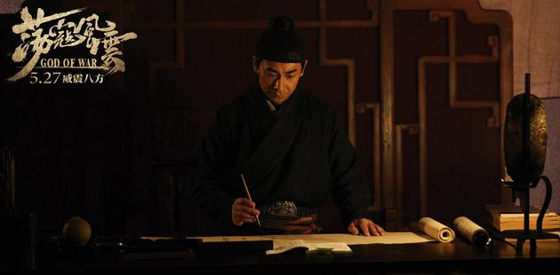 戚继光夜下伏案