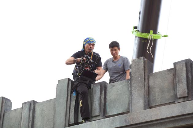 熊欣欣楼顶拍摄