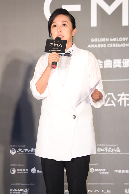 评审团主席黄韵玲