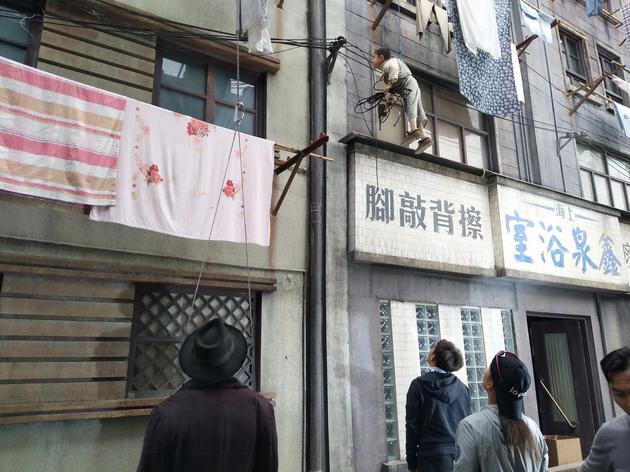 豪豪半空吊威亚