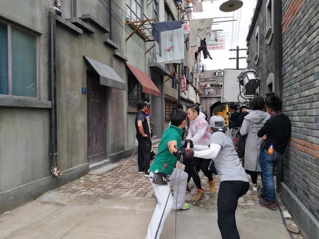 工作人员拉威亚