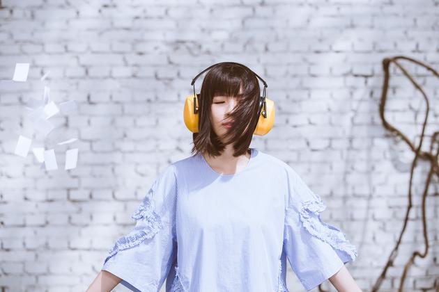 郭美美化身录音师