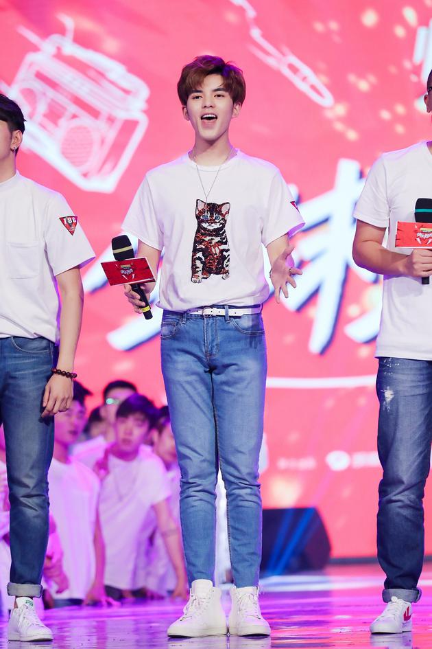 zerog俊杰翻唱陈粒歌曲参加发布会获粉丝应援