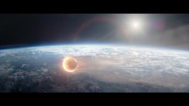 外星生物随太空舱冲向地球