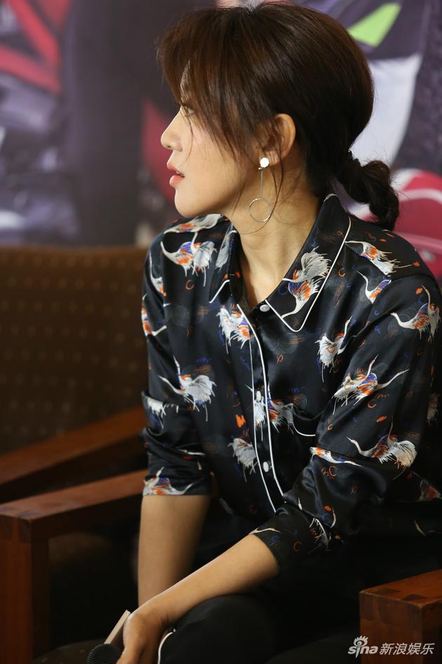 闫妮分享《美容针》拍摄心得，鼓励女生对爱情保持憧憬