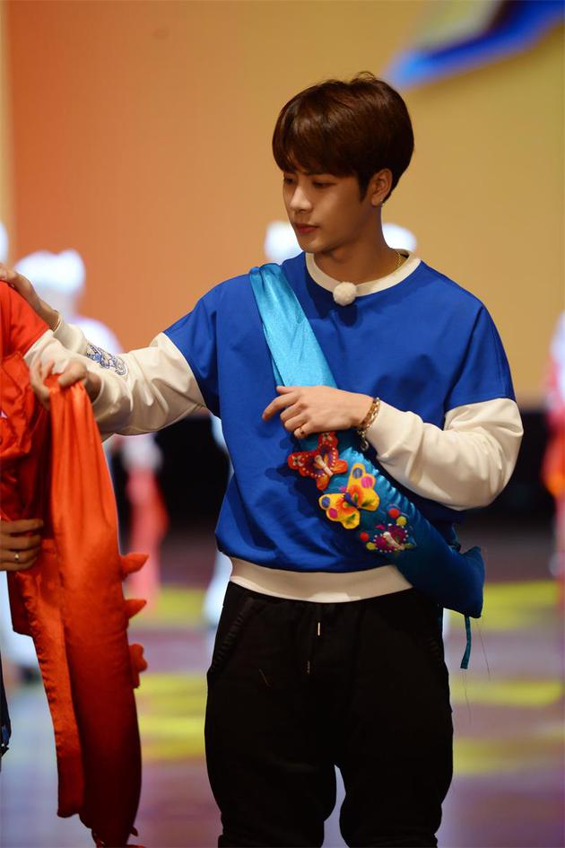 王嘉尔参加《奔跑吧》元气满满