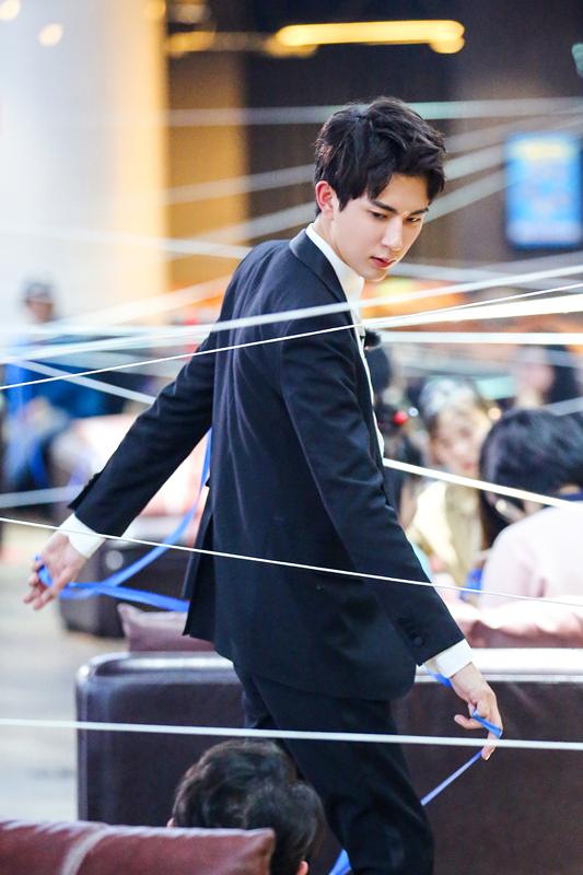 于朦胧帅气转身