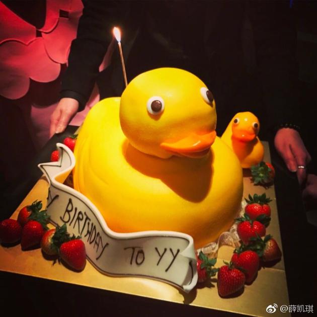 薛凯琪祝福作曲人黄伟文 陈奕迅吴君如等到场庆生