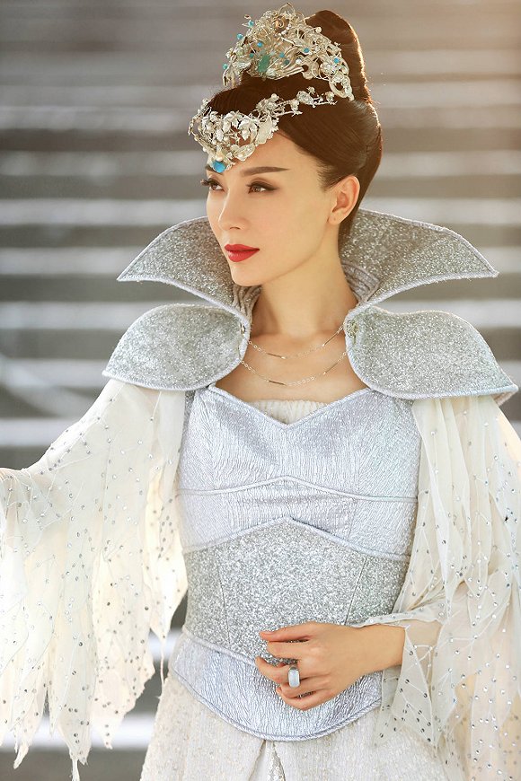 在《择天记》中天海圣后恋栈权力