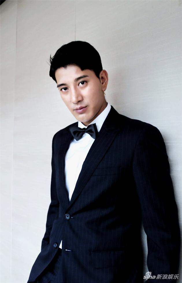 蒲巴甲亮相慈善晚宴 为西藏医疗事业献力量