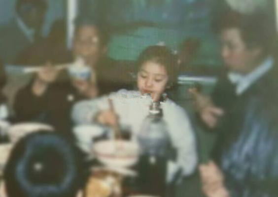 刘诗诗正在吃饭