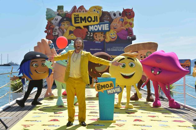 《表情奇幻冒险》配音演员T·J·米勒领衔Emoji表情高调亮相戛纳
