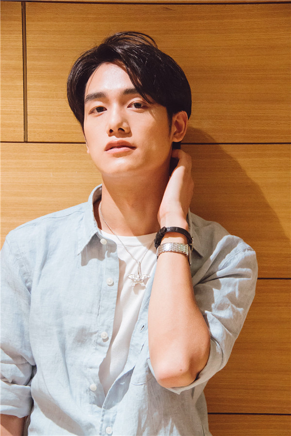 演员谢治勋出席"比翼新电影计划"发布会