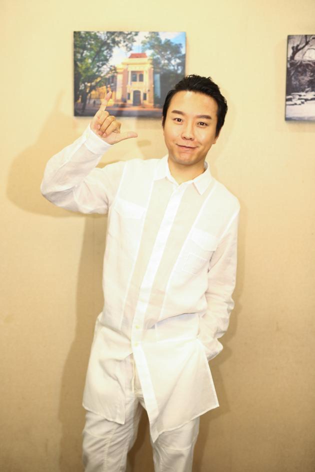 李玉刚接受采访图