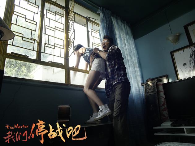 谭耀文抱住汤怡