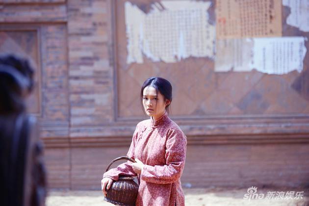 李沁版“田小娥”手提竹筐