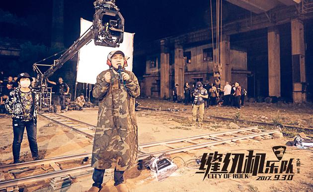 《缝纫机乐队》大鹏导演拍摄现场