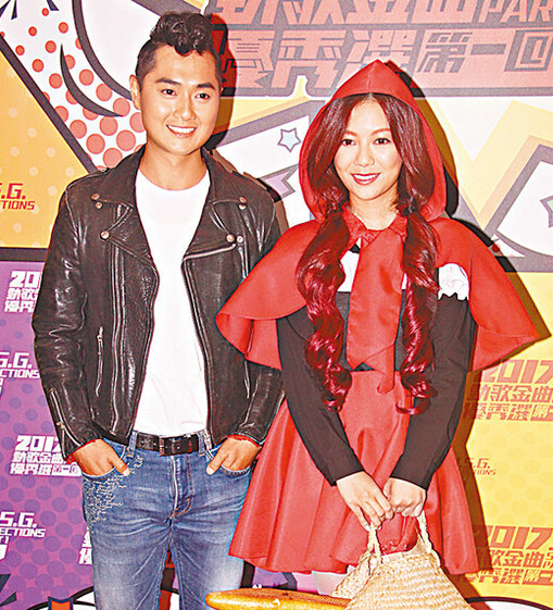 郑俊弘(左)和何雁诗(右)成为传媒焦点.