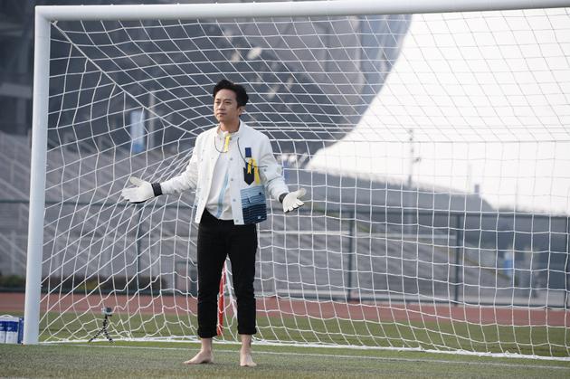 邓超担当守门员