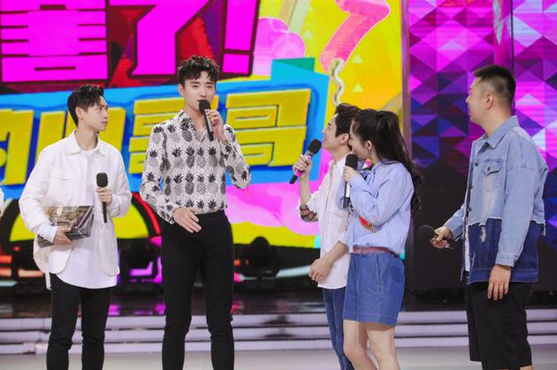 《快本》于小彤邓伦狂争宠|快乐大本营|谢娜|邓伦_新浪娱乐_新浪网