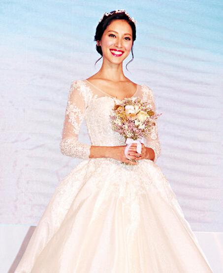穿鞋婚纱照_穿鞋卡通图片(3)