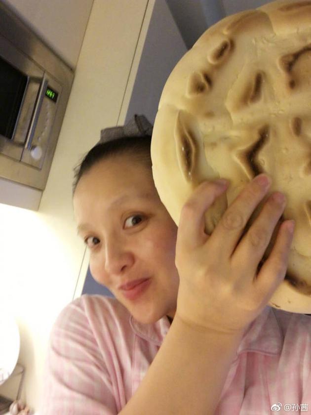 孙茜素颜自嘲大饼脸