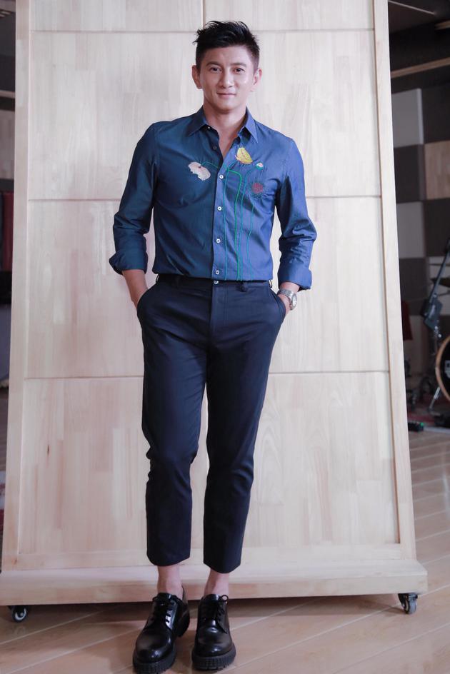 吴奇隆曝带你看世界预告展霸道总裁温柔面